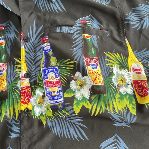 Men’s Pacific & Co. button up Hawaiian shirt with brightly colored beer bottles - Picture 4 of 5